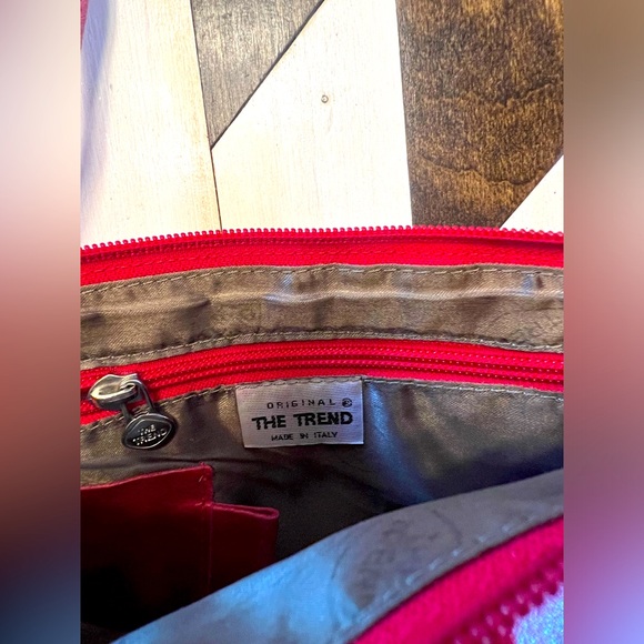 The Trend Crossbody red leather purse adjustable strap - Picture 5 of 5